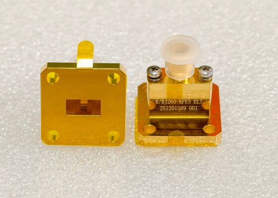 Waaggeleider naar coaxiale adapter met golfgeleiderpoort als WR90,WR75,WR60,WR51,WR42,WR34,WR28,WR22,WR19,WR15,WR12,WR10,WRD750,WRD650,WRD500,WRD180 van 6,5 GHz tot 145GHz